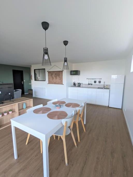 Bienvenue Chez Severine Et Julien Appartement 75M2 Mirefleurs Esterno foto